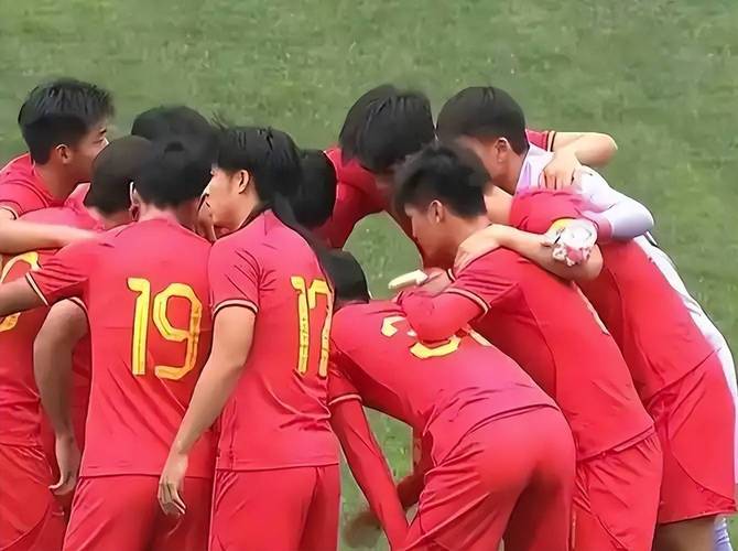 新澳门彩出号综合走势和潘粤明深夜怒怼国足与潘粤明足球